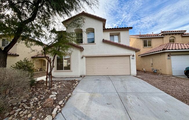 4 bedroom near lots of shopping and restaurants