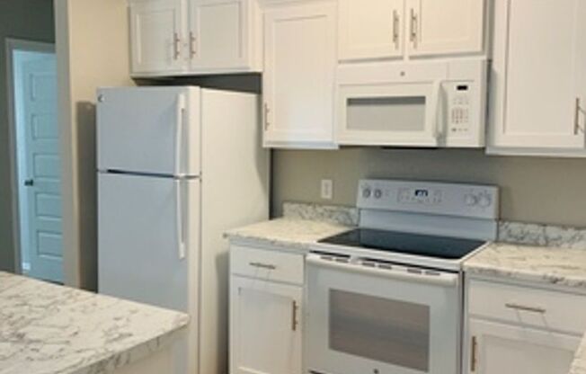 3 beds, 2 baths, $1,100, Unit Side A