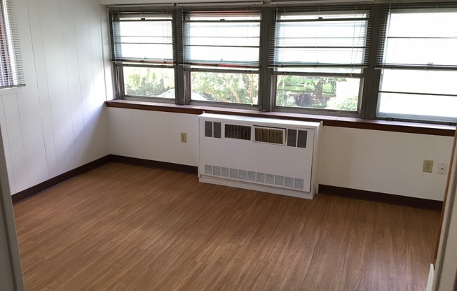 1 bed, 1 bath, 450 sqft, $1,170, Unit 212
