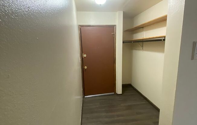 2 beds, 1 bath, 900 sqft, $999, Unit Custer-120