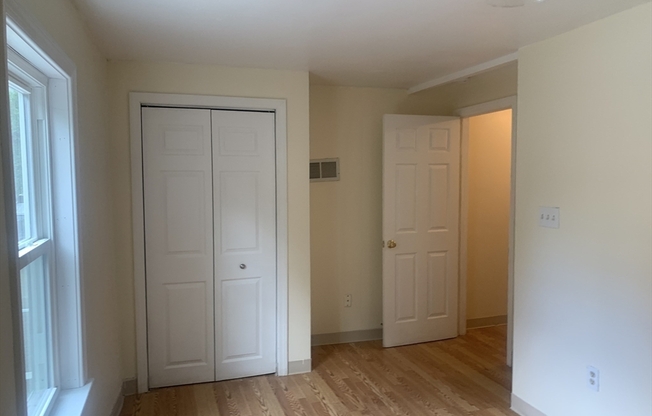 3 beds, 2 baths, 1,400 sqft, $3,250, Unit Rear