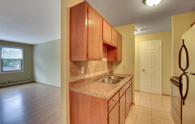 1 bed, 1 bath, 605 sqft, $1,125, Unit 220r