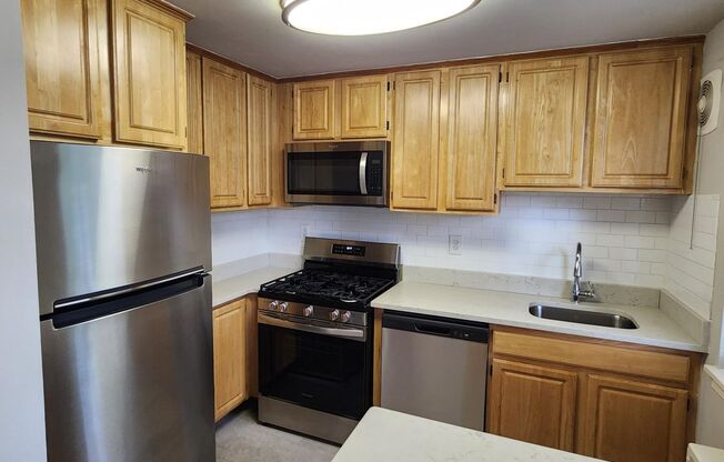 2 beds, 1 bath, 897 sqft, $2,305, Unit G-17