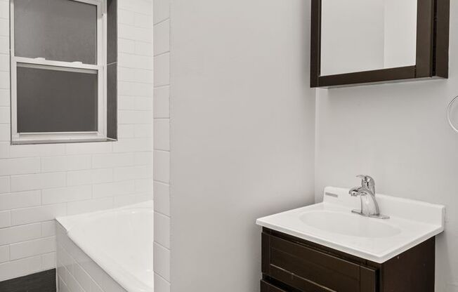 2 beds, 1 bath, 569 sqft, $2,250, Unit 6112-2E