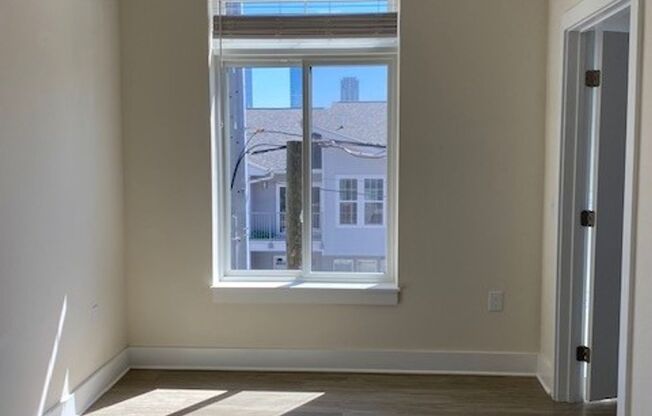 2 beds, 2 baths, 600 sqft, $1,599