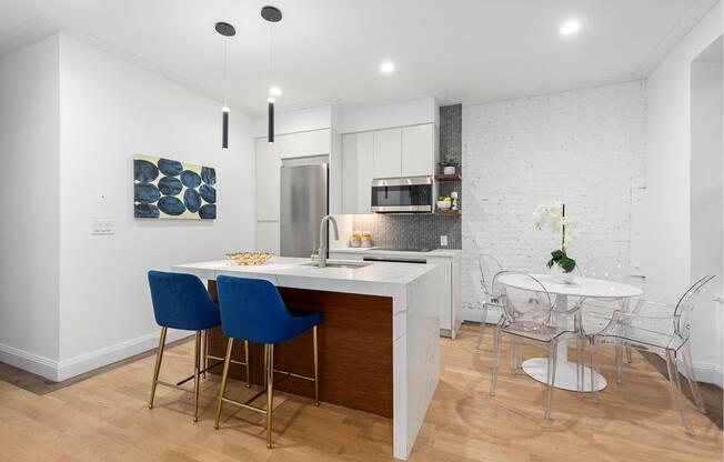 445 West 21 Street
