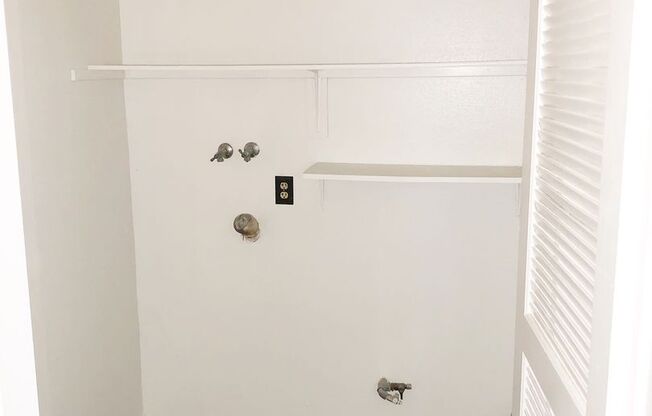 2 bedroom 2 bathrooms Available NOW