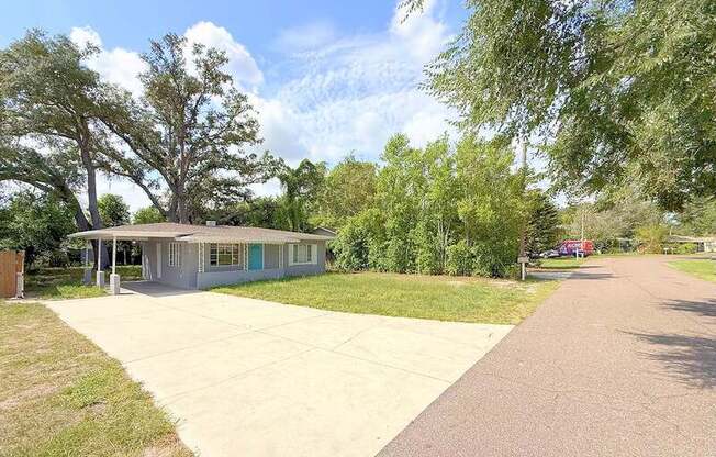1318 DIVOT LN