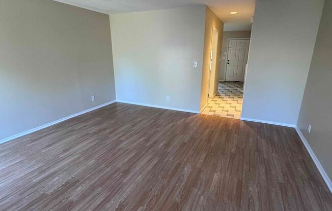 Darling 1 Bed, 1.5 Bath Townhouse with small Fenced Yard!