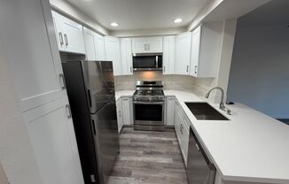 Spacious Renovated 1-Bedroom at Villas del Rey