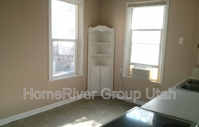 1 bed, 1 bath, 600 sqft, $1,000