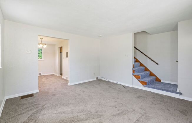 2 beds, 1 bath, $1,000, Unit 1752 Pioneer Avenue