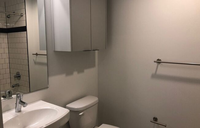 1 bed, 1 bath, 525 sqft, $1,825, Unit 018