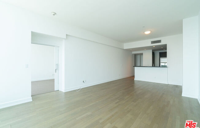1 bed, 1.5 baths, 1,150 sqft, $5,500, Unit 41E