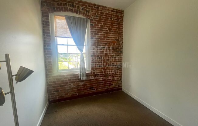 2 beds, 1 bath, $1,195