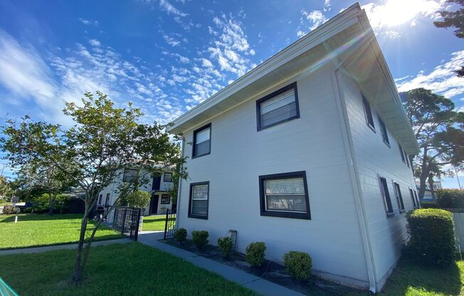 2Bed/1Bath Condo In Jacksonville Beach! Just 9 Blocks From Ocean! REDUCED APP FEE!