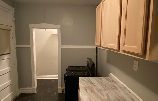 3 beds, 1 bath, $1,800, Unit 1334-2