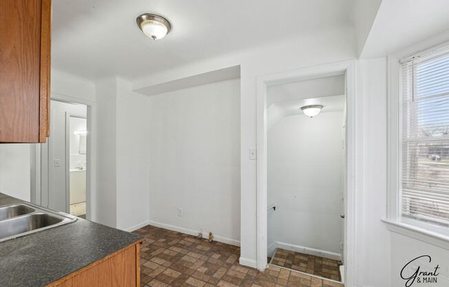 3 beds, 1 bath, $1,300