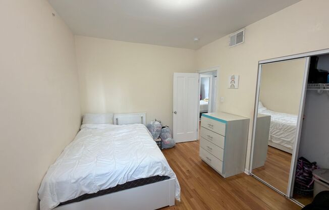 4111 W Lawrence