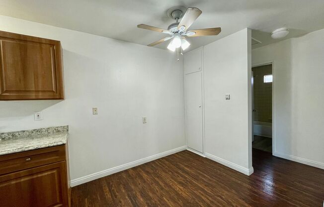 Route 66 - 921-943 - Gold