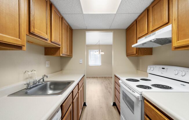 2 beds, 1 bath, 950 sqft, $999, Unit 110 L