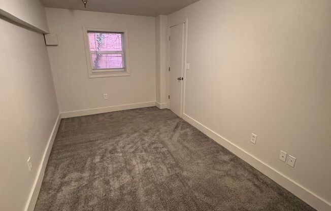 2 beds, 1 bath, 750 sqft, $1,100, Unit 9