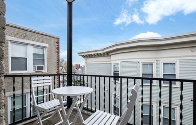 2 beds, 1 bath, $2,900, Unit # 20