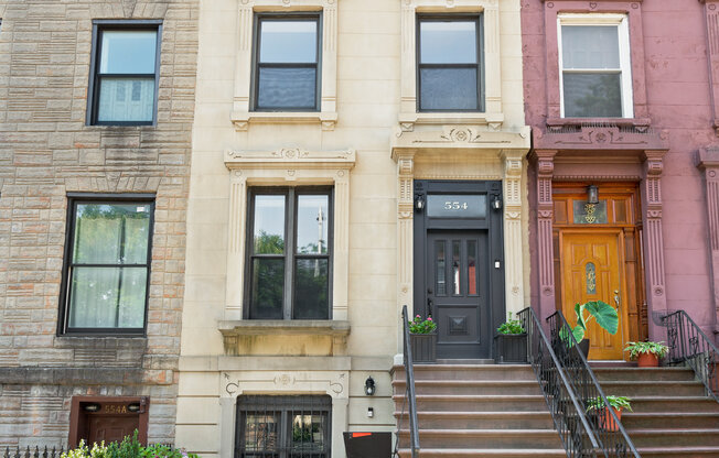 554 MONROE ST