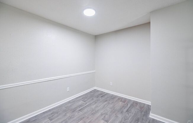 2 beds, 1 bath, 805 sqft, $1,100, Unit S251