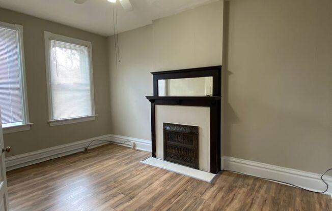 AVAILABLE NOW!! Updated 2bed 1bath!