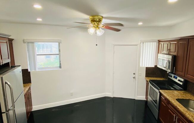 1 bed, 1 bath, 915 sqft, $1,980, Unit 3E