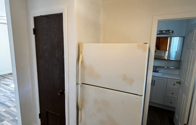 910 E 9 ST