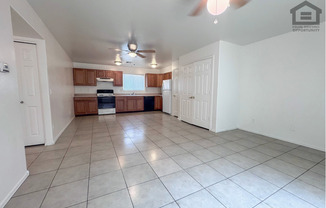 2 Bed/1 bath Downstairs Apartment at 40th St/Bell Rd