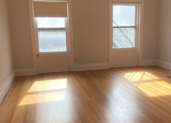 Studio, 1 bath, 400 sqft, $2,200, Unit 4