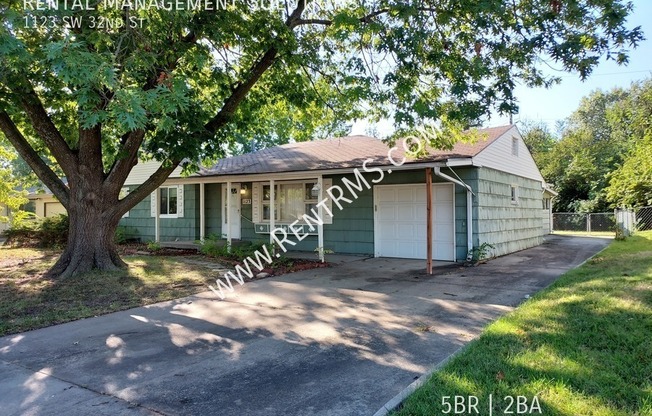 1123 SW 32 ST