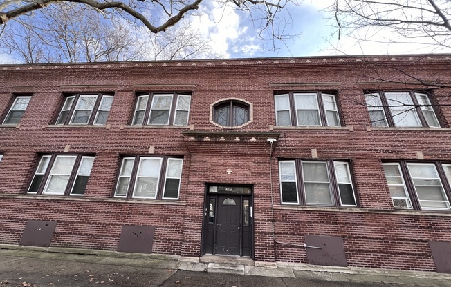 2707 E 78 ST