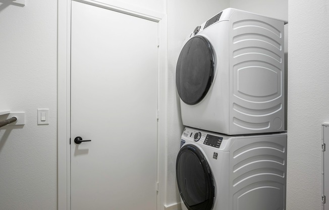 Elevate your laundry experience with state-of-the-art, in-home full-size washer and dryer units at Modera Trinity.