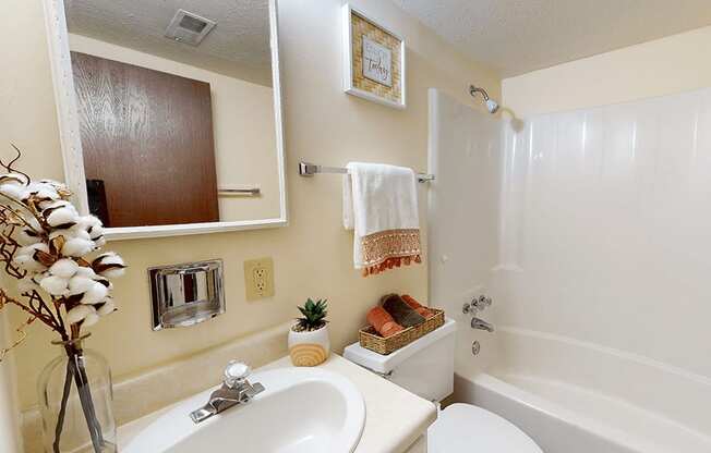 Greenmar Apartments in Fenton, MO