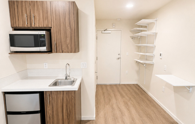 Studio, 1 bath, 180 sqft, $1,025, Unit 212
