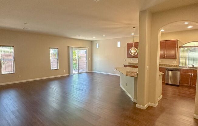 LUXURIOUS SPACIOUS HOME WITH MODERN UPGRADES IN PRIME LOCATION!