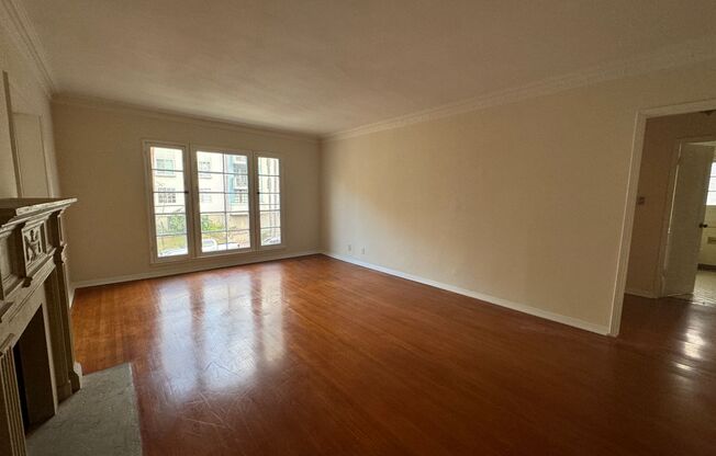 2 beds, 1 bath, $2,295, Unit 619 1/2