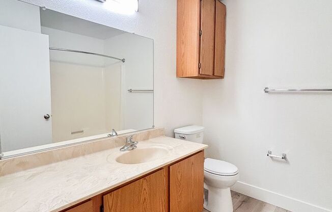 2 beds, 1 bath, 880 sqft, $1,485, Unit 033