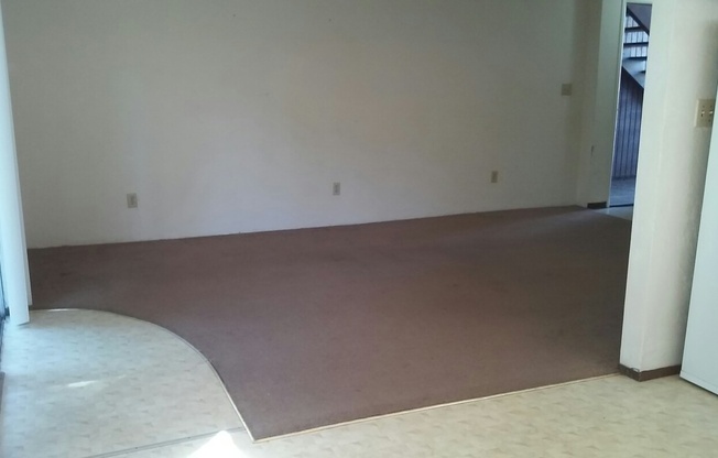 2 beds, 1 bath, $1,295, Unit 04