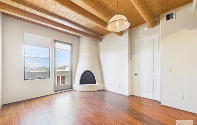 Gorgeous Unfurnished 1 bedroom, 1 bath in Desirable Neighborhood