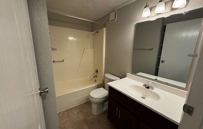 1 bed, 1 bath, 634 sqft, $949, Unit 1803 FC