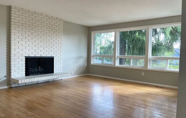 SPACIOUS 4 Bed/3 Full Bath Home in West Linn