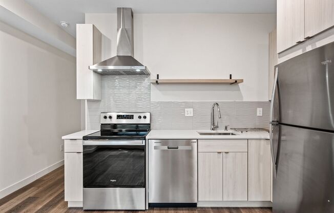 1 bed, 1 bath, 411 sqft, $1,365, Unit L11