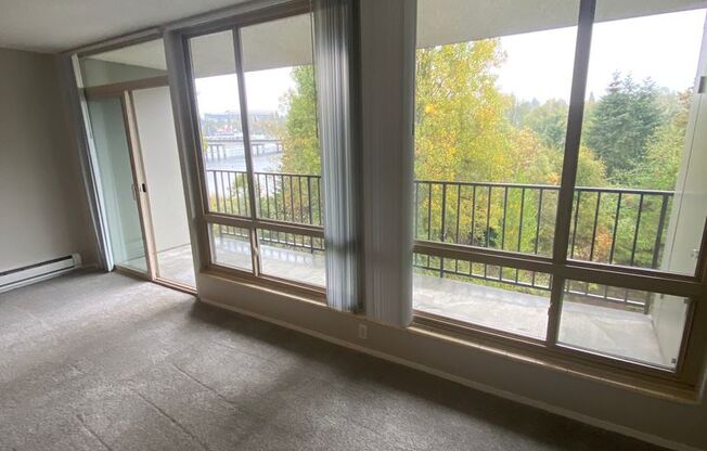 Four Seasons - Spacious 2 Bedroom 2 Bath along Montlake's Portage Bay, Seattle