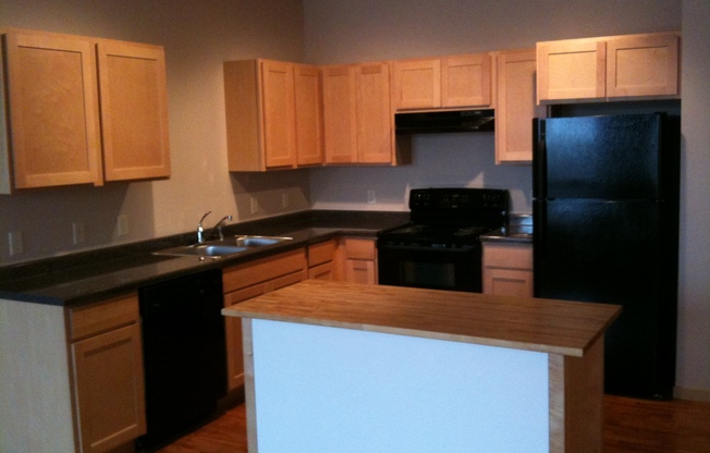 2 beds, 2 baths, 926 sqft, $1,600, Unit 211