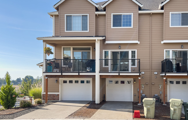 Wonderful Townhome 3 Bed 2.5 Bath in Bethany Creek Falls! Garage and Washer & Dryer Included!